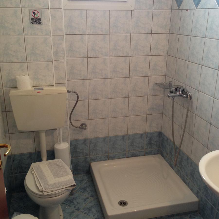 Hotel Akrogiali Korinós Buitenkant foto