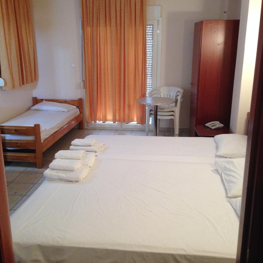 Hotel Akrogiali Korinós Buitenkant foto