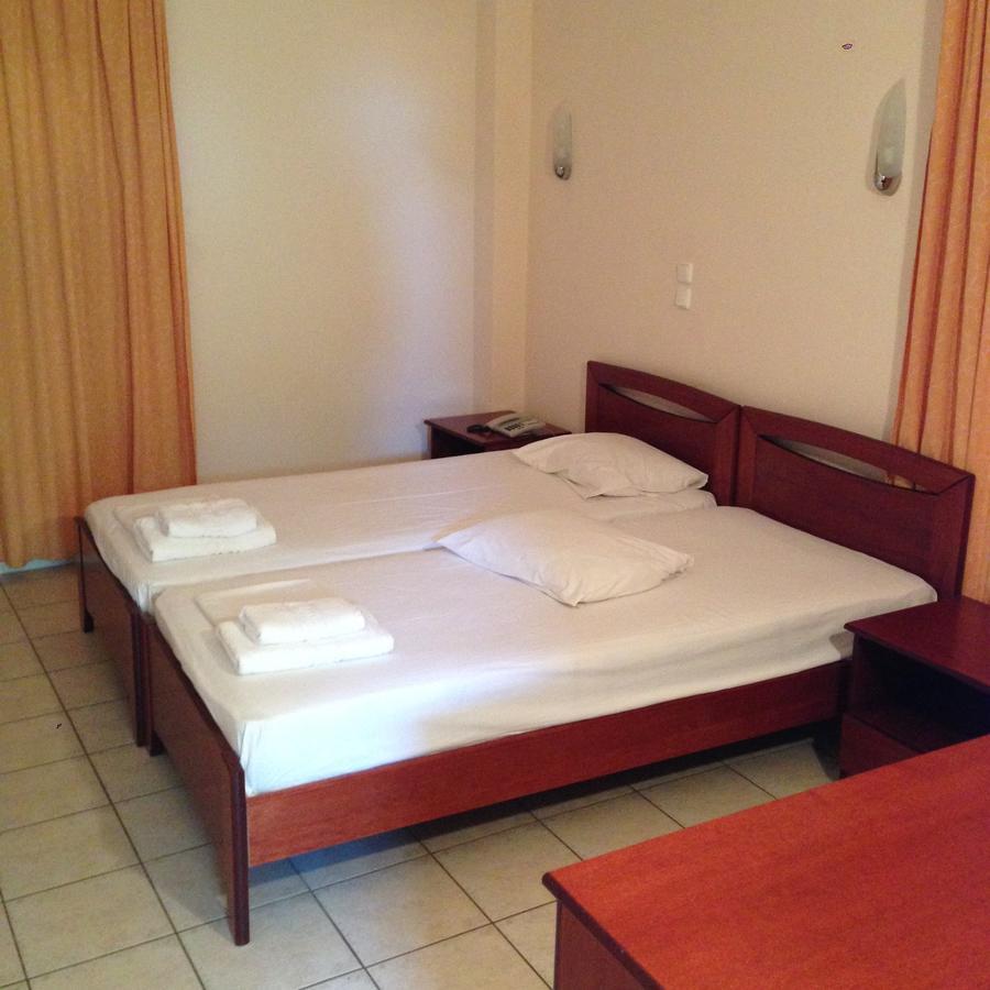 Hotel Akrogiali Korinós Buitenkant foto