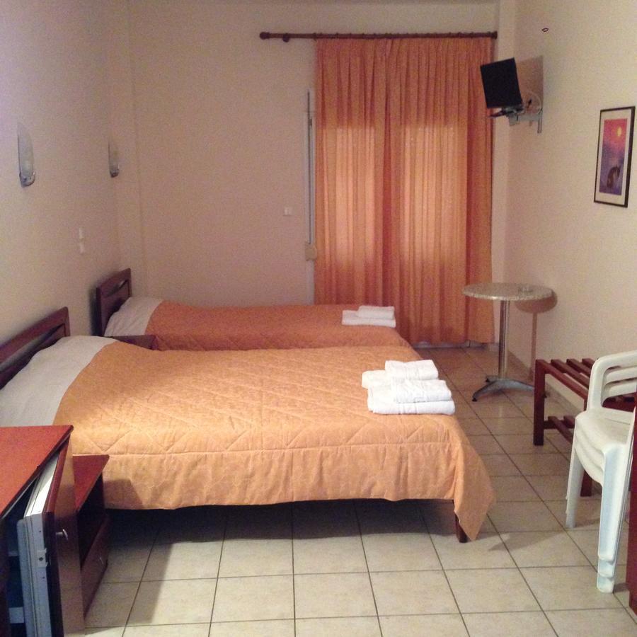 Hotel Akrogiali Korinós Buitenkant foto