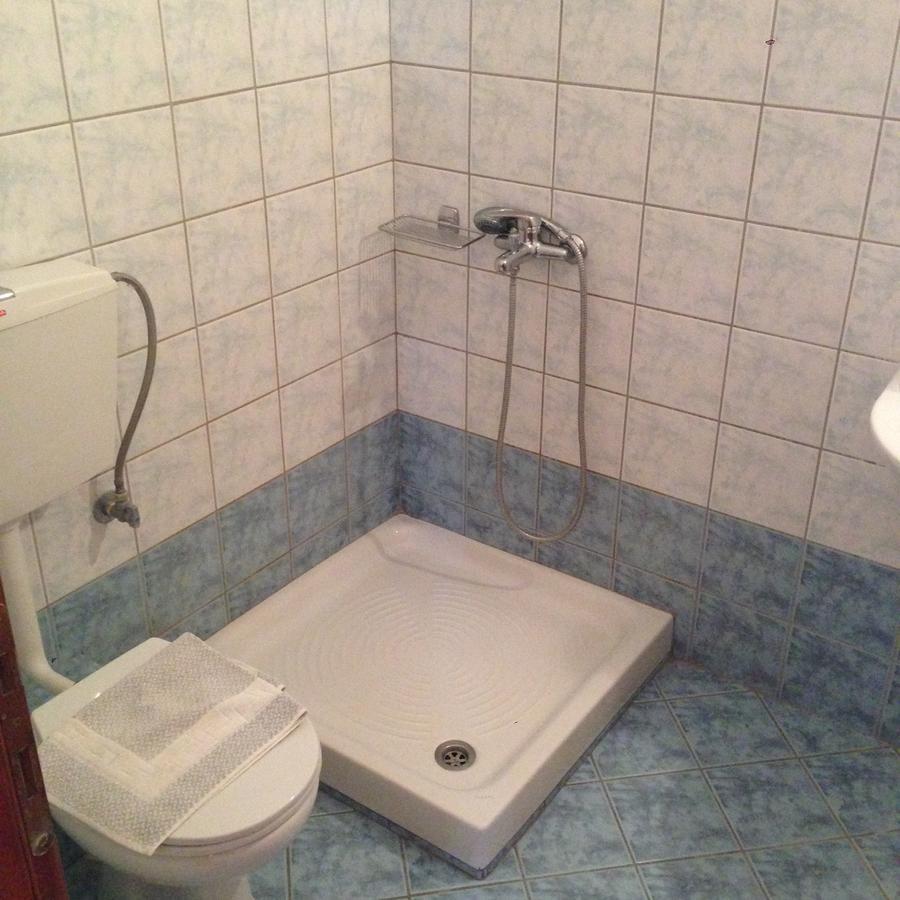 Hotel Akrogiali Korinós Buitenkant foto