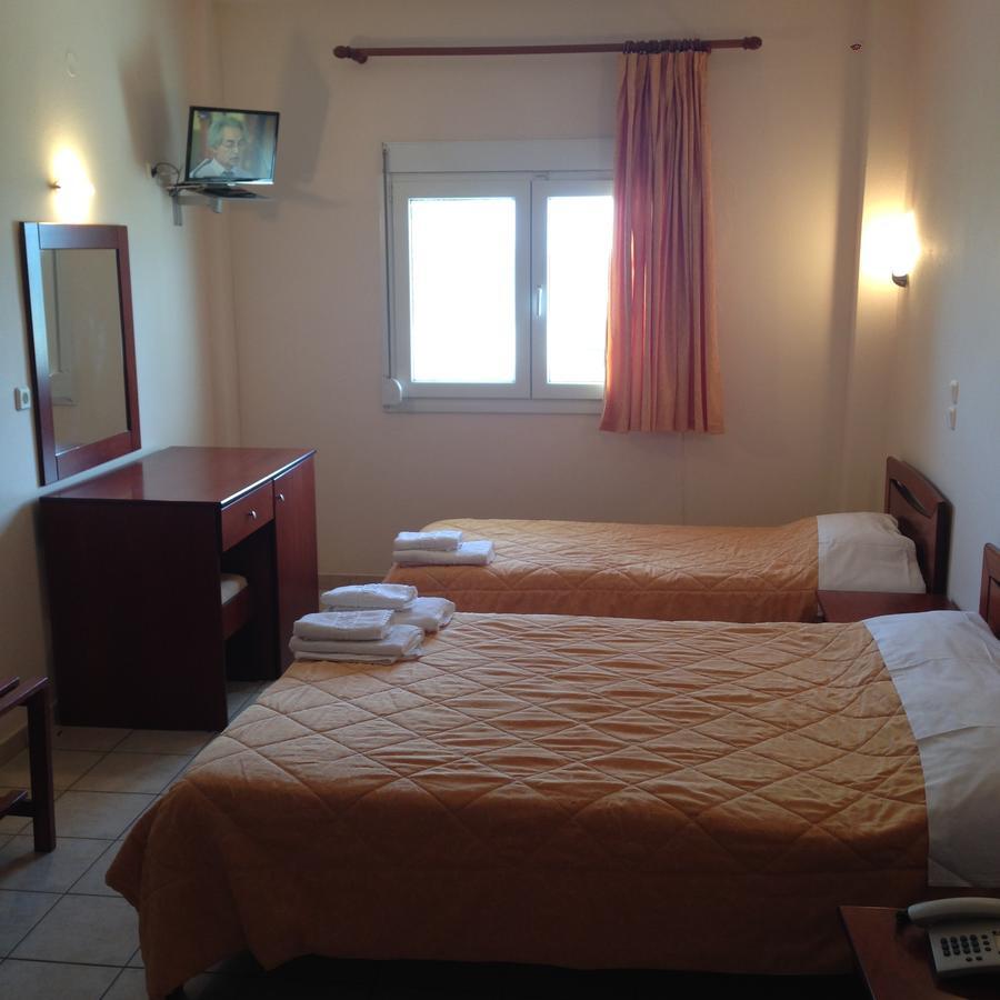 Hotel Akrogiali Korinós Buitenkant foto