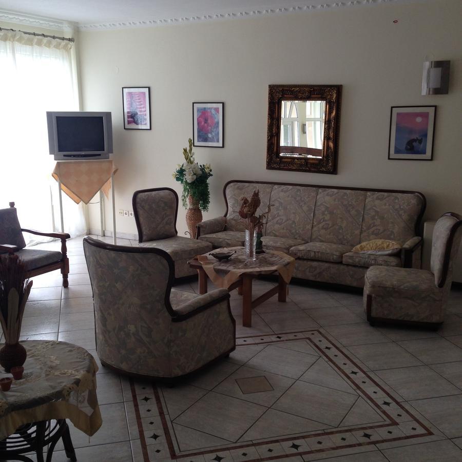 Hotel Akrogiali Korinós Buitenkant foto