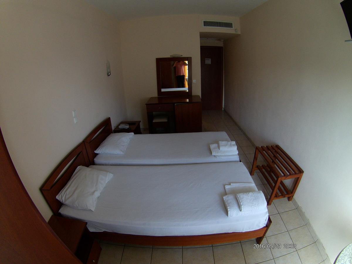 Hotel Akrogiali Korinós Buitenkant foto