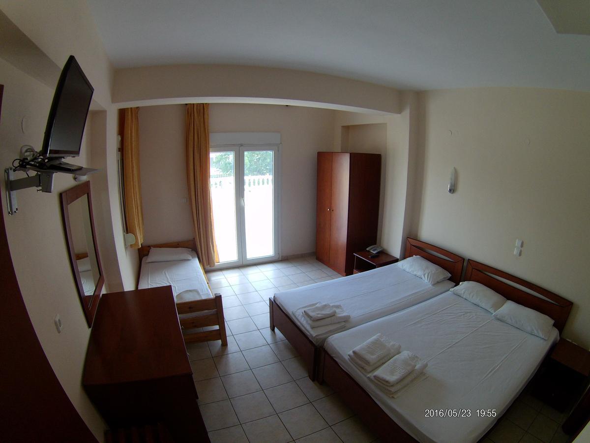 Hotel Akrogiali Korinós Buitenkant foto