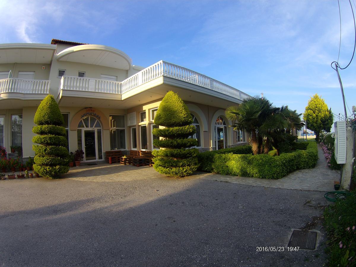 Hotel Akrogiali Korinós Buitenkant foto
