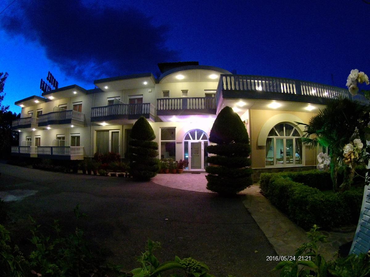 Hotel Akrogiali Korinós Buitenkant foto