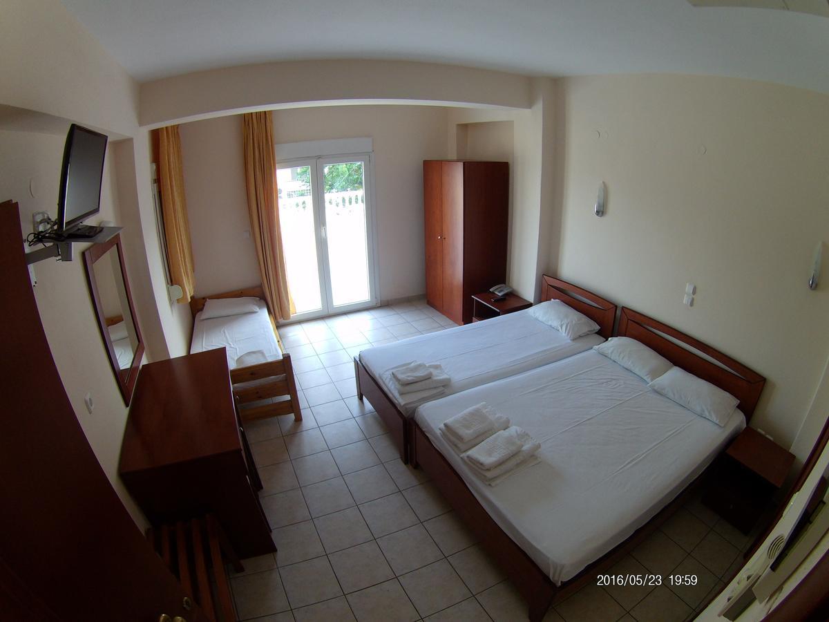Hotel Akrogiali Korinós Buitenkant foto