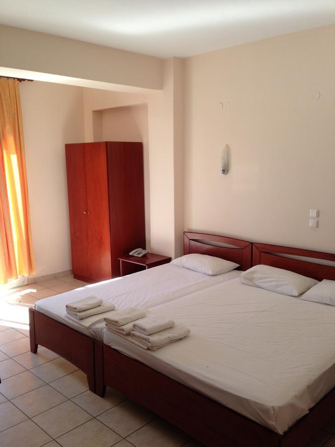Hotel Akrogiali Korinós Buitenkant foto