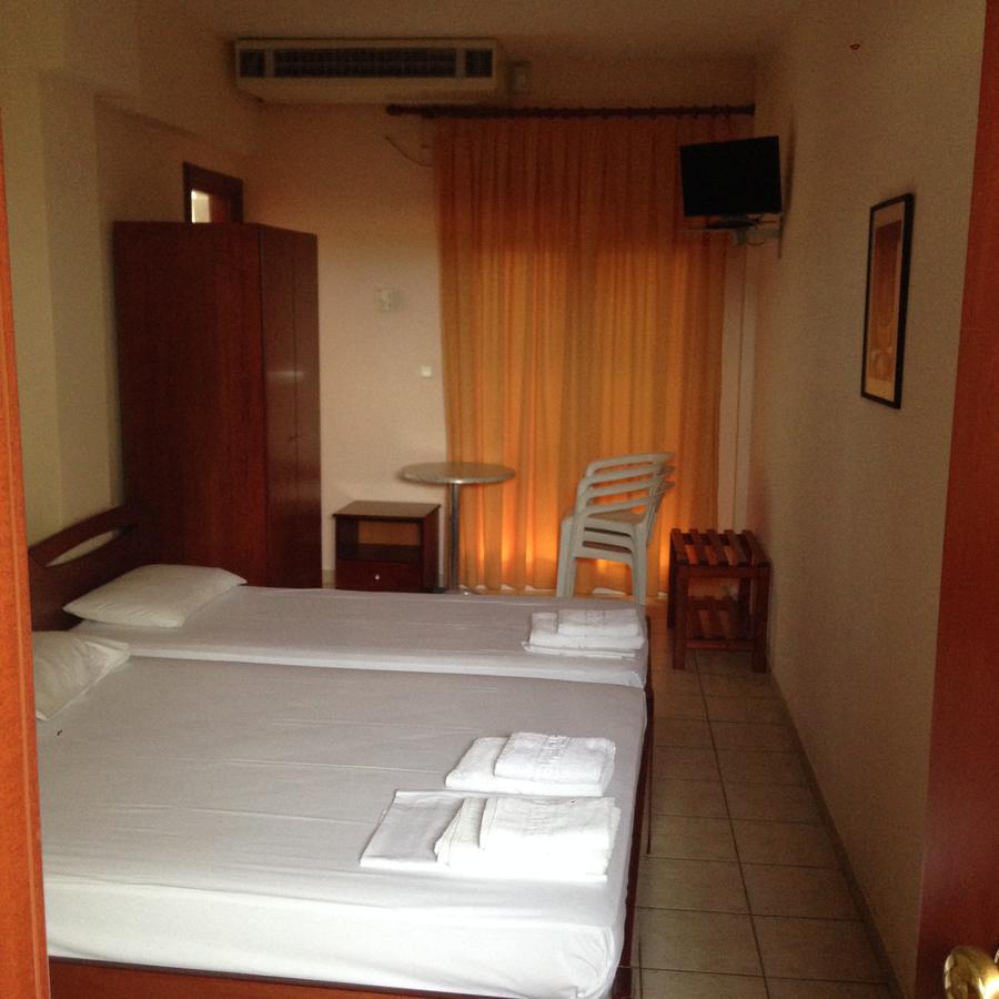 Hotel Akrogiali Korinós Buitenkant foto