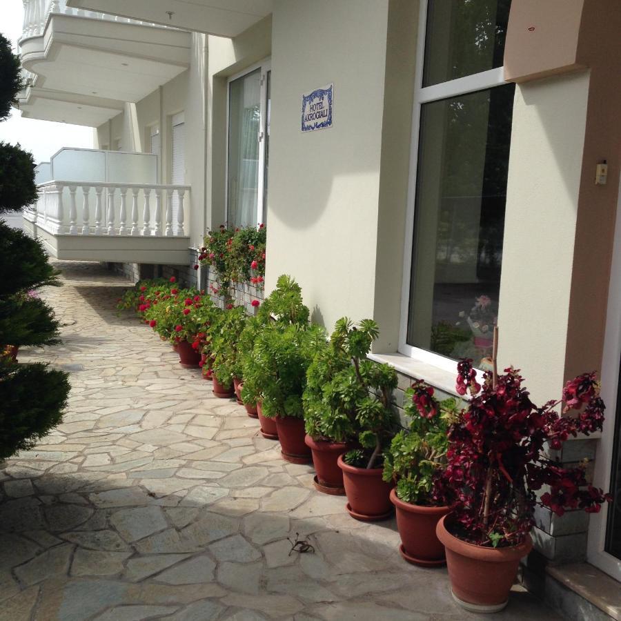 Hotel Akrogiali Korinós Buitenkant foto